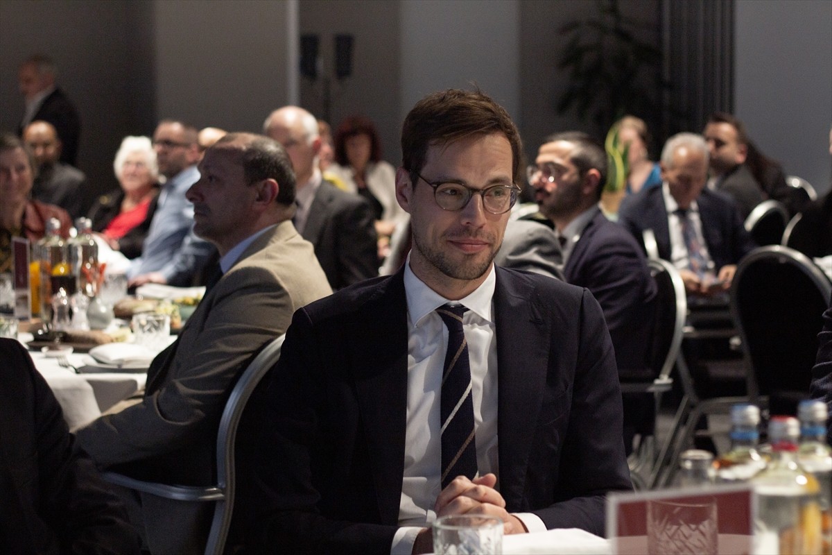 Hollanda’nın siyasi başkenti Lahey’de düzenlenen "Ulusal İftar" iftar programında, ülkedeki...