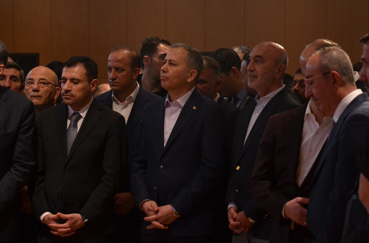 İçişleri Bakanı Ali Yerlikaya (sağ 3), Taş Bina Kültür Sanat Merkezi'nde düzenlenen bayramlaşma...