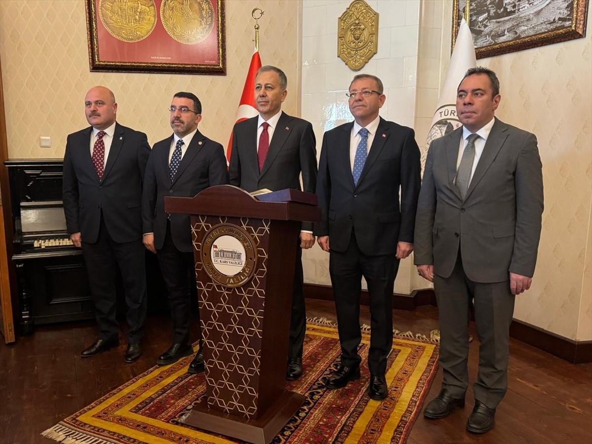 İçişleri Bakanı Ali Yerlikaya (solda), Kars'ta temasları kapsamında Valilik ziyaretinde bulundu....