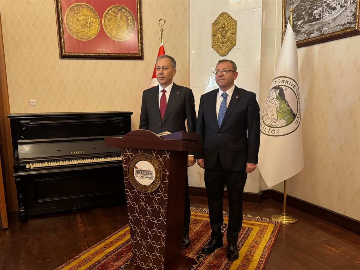 İçişleri Bakanı Ali Yerlikaya (solda), Kars'ta temasları kapsamında Valilik ziyaretinde bulundu....