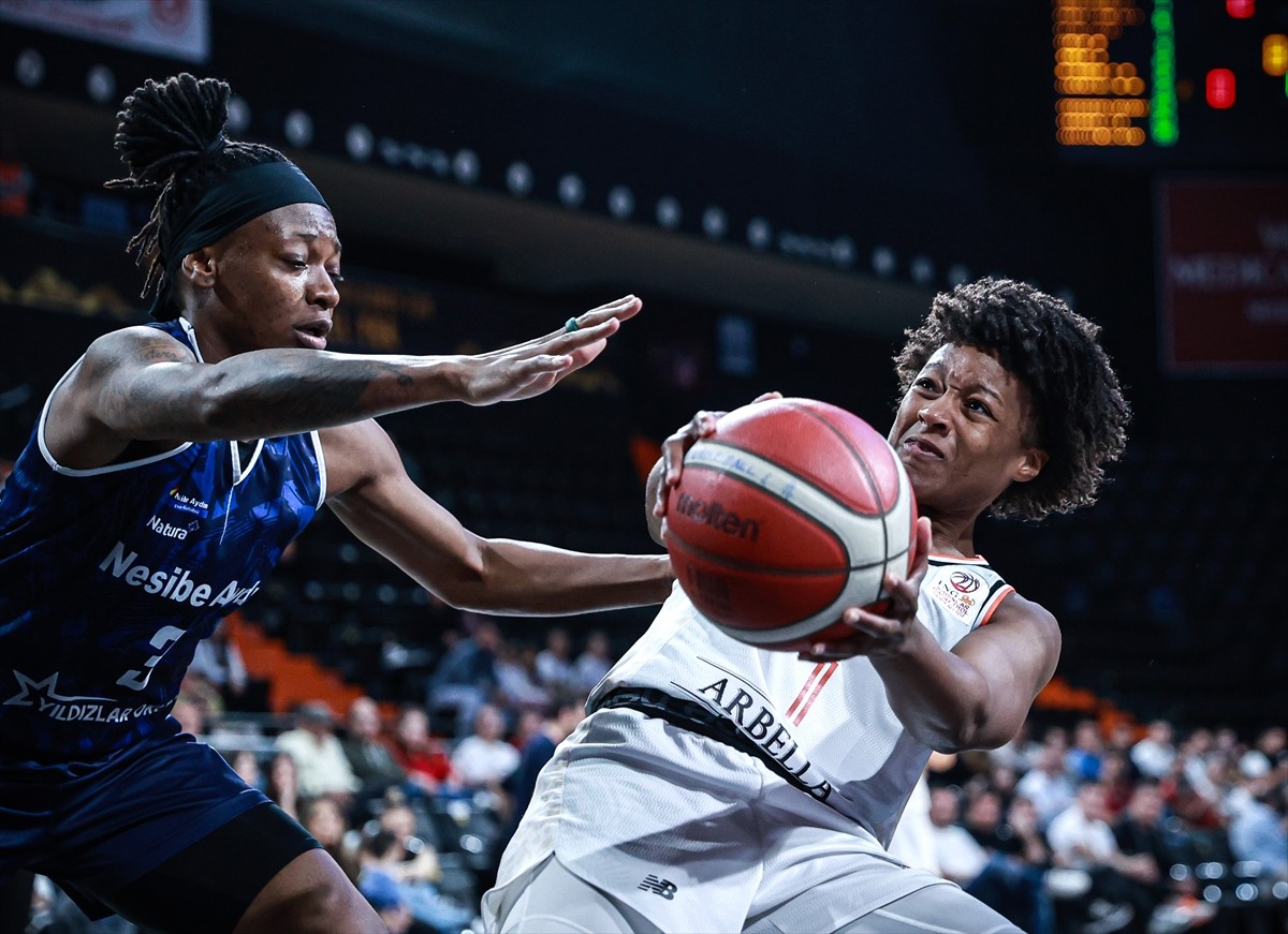 ING Kadınlar Basketbol Süper Ligi play-off çeyrek final serisi üçüncü ve son maçında ÇİMSA ÇBK...