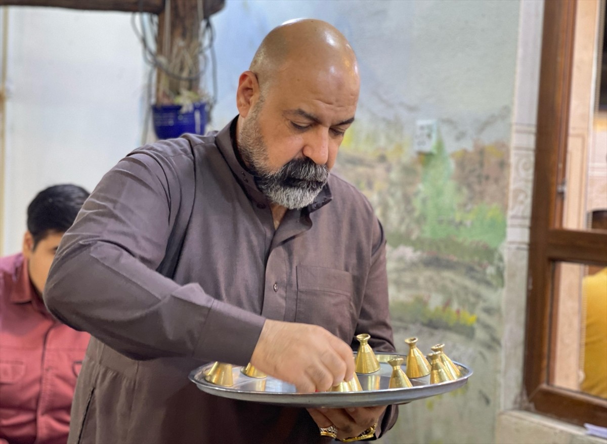 Irak'ın Kerkük kentinde ramazan ayında iftar ve teravih sonrası on yıllardır halkın eğlenceleri...