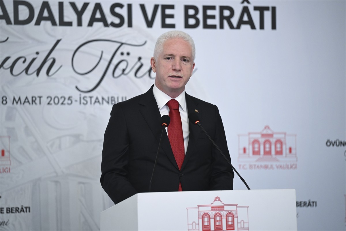 İstanbul'da 22 şehit ailesi ile 20 gaziye, törenle Devlet Övünç Madalyası ve Beratı takdim edildi....