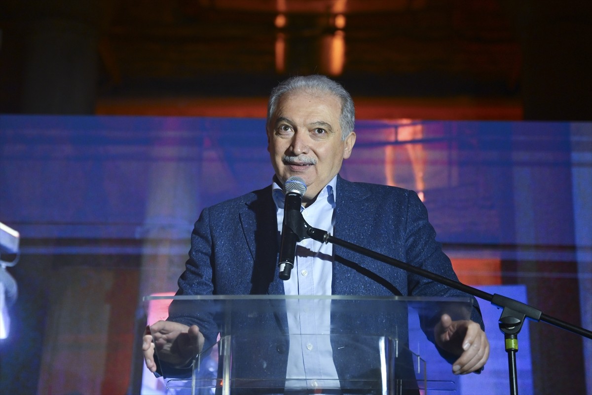 İstanbul'da, Vakıflar Genel Müdürlüğü ve Fatih Sultan Mehmet Vakıf Üniversitesi işbirliğiyle "Aile...