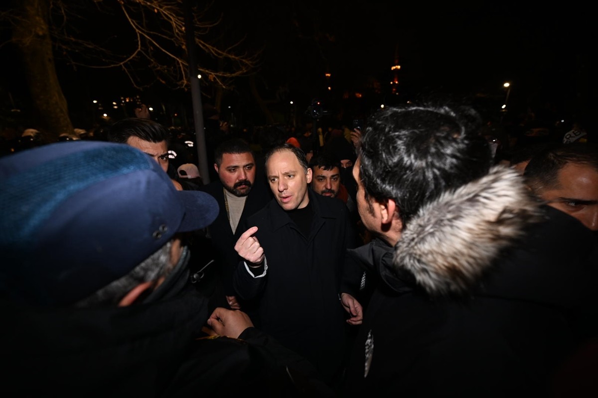 İstanbul Büyükşehir Belediyesine (İBB) yönelik yolsuzluk ve terör soruşturmasını protesto amacıyla...