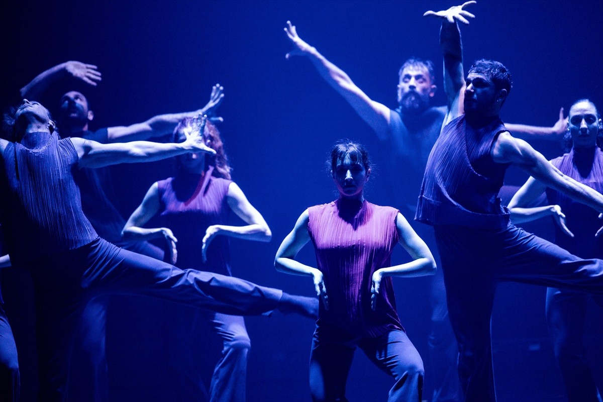 İstanbul Devlet Opera ve Balesi (İDOB) Modern Dans Topluluğu (MDTistanbul), yenilenmiş içeriğiyle...