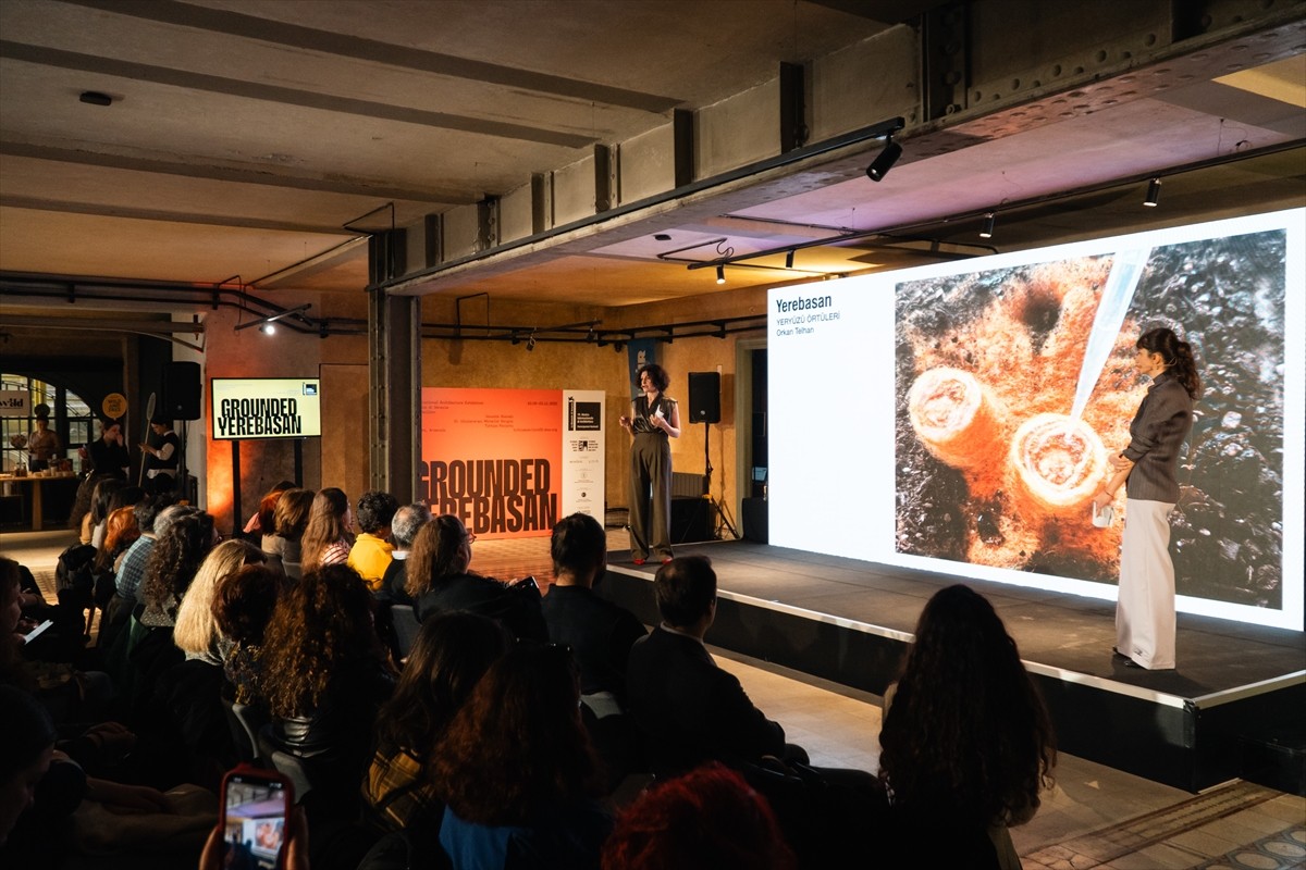 İstanbul Kültür Sanat Vakfının (İKSV) koordinasyonunu üstlendiği "Venedik Bienali 19. Uluslararası...