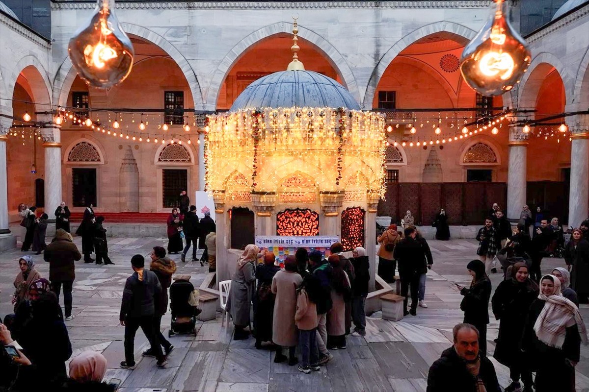  İstanbul Vakıflar 1. ve 2. Bölge Müdürlükleri, ramazan ayında geleneksel iftar sofralarını...