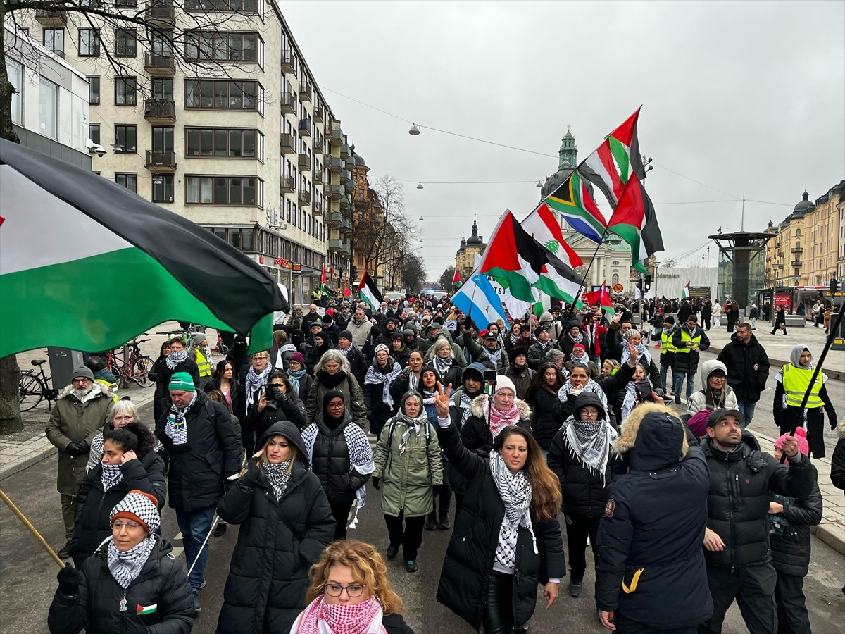 İsveç'in başkenti Stockholm'de ABD Başkanı Donald Trump'ın Filistinlilerin Gazze’den zorla...