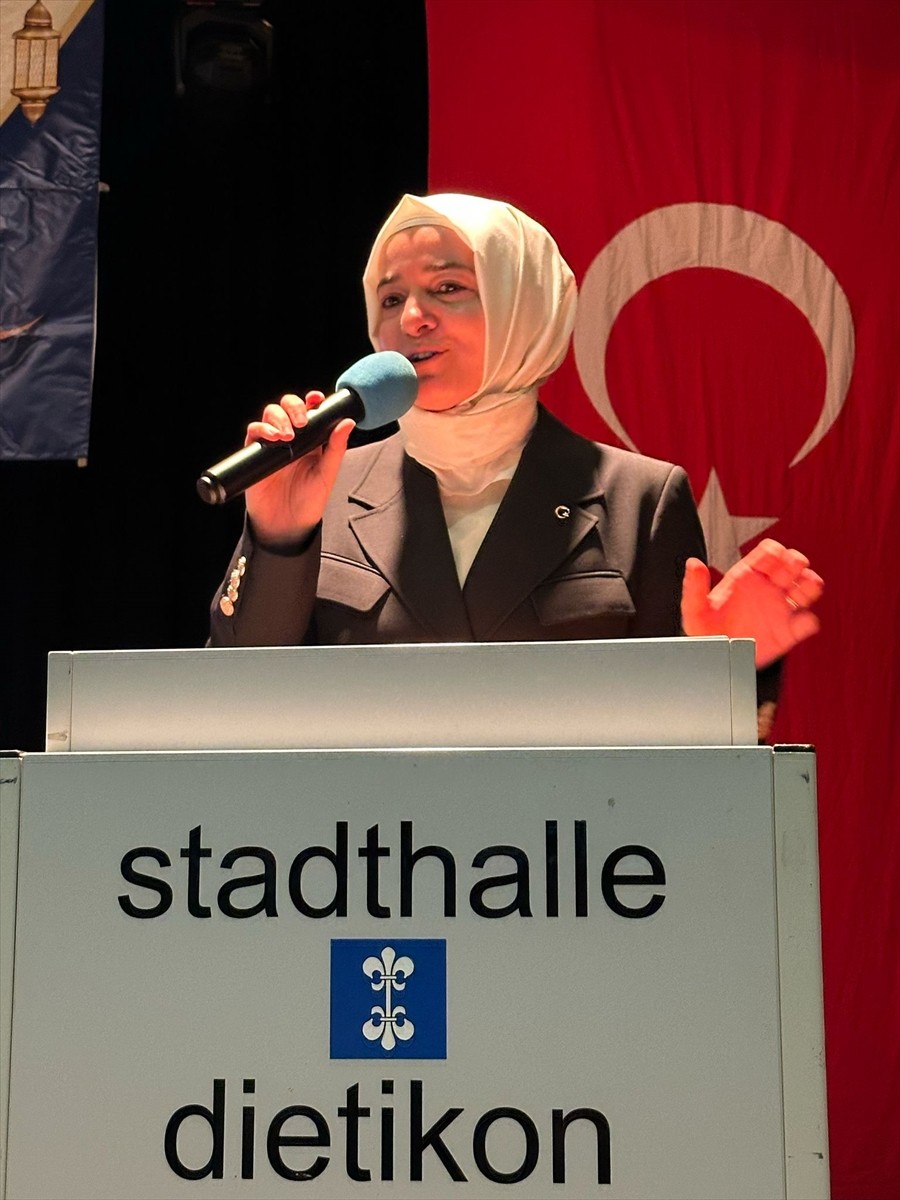 İsviçre'de Uluslararası Demokratlar Birliği (UID) iftar programı düzenledi. Zürih'te düzenlenen...