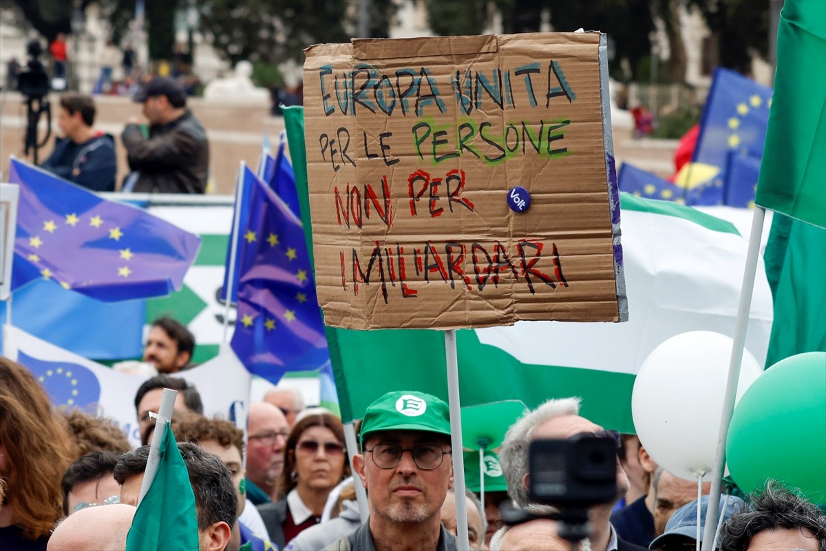 İtalya'nın başkenti Roma'da yaklaşık 30 bin kişinin katıldığı Avrupa Birliği'ne (AB) destek...