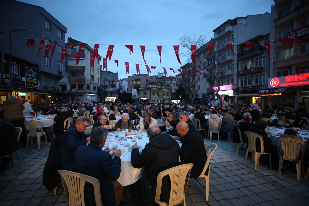 İYİ Parti Genel Başkanı Müsavat Dervişoğlu, Çanakkale’nin Lapseki ilçesinde iftar programına...