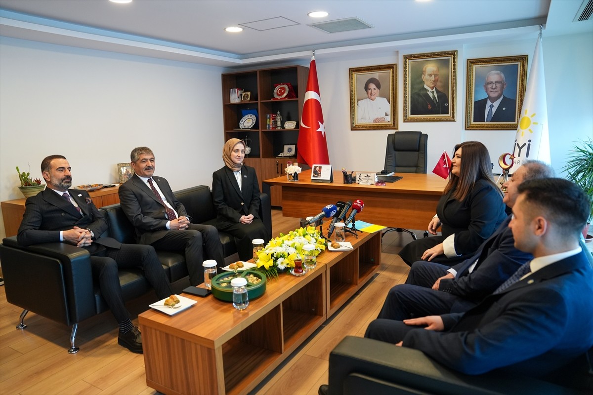 İYİ Parti heyeti, Ramazan Bayramı dolayısıyla düzenlenen partiler arası bayramlaşma programı...