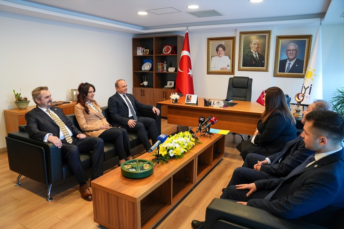 İYİ Parti heyeti, Ramazan Bayramı dolayısıyla düzenlenen partiler arası bayramlaşma programı...