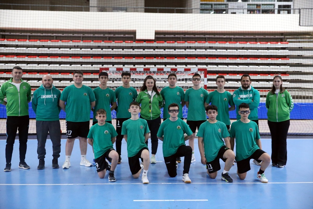 Kastamonu Candarbey Spor Kulübü Kurucu Başkanı Esin Demirbaş Kerim'in derslerine girdiği...