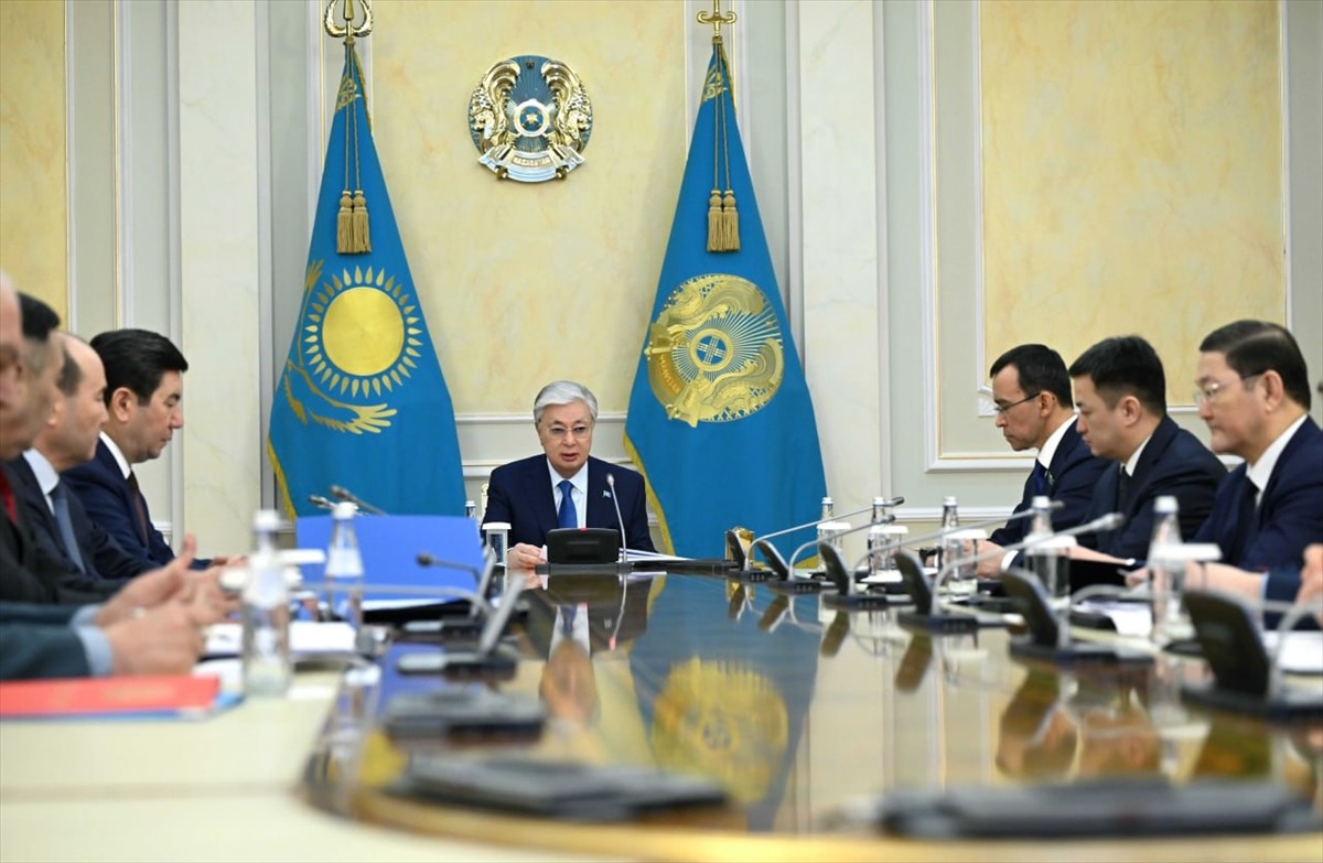 Kazakistan Cumhurbaşkanı Kasım Cömert Tokayev, güvenlik konseyi üyelerine ülkede terör ve...