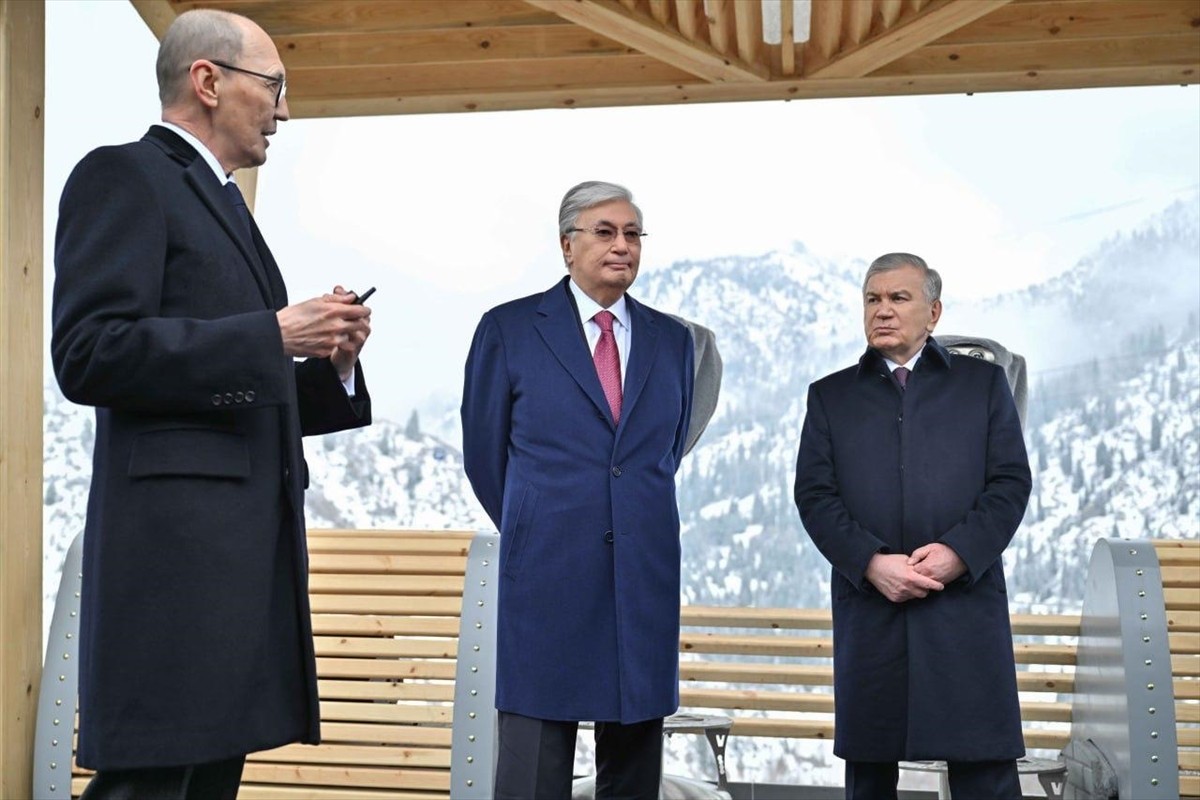 Kazakistan Cumhurbaşkanı Kasım Cömert Tokayev ile Özbekistan Cumhurbaşkanı Şevket Mirziyoyev...
