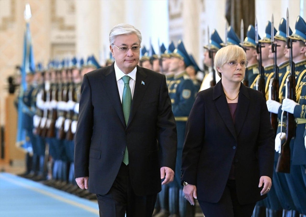 Kazakistan Cumhurbaşkanı Kasım Cömert Tokayev (solda), başkent Astana’ya resmi ziyaret...