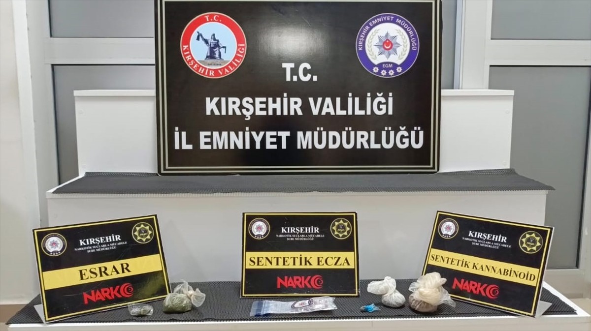 Kırşehir'de uyuşturucu operasyonunda gözaltına alınan 7 şüpheli tutuklandı. Şüphelilerin ev, iş...