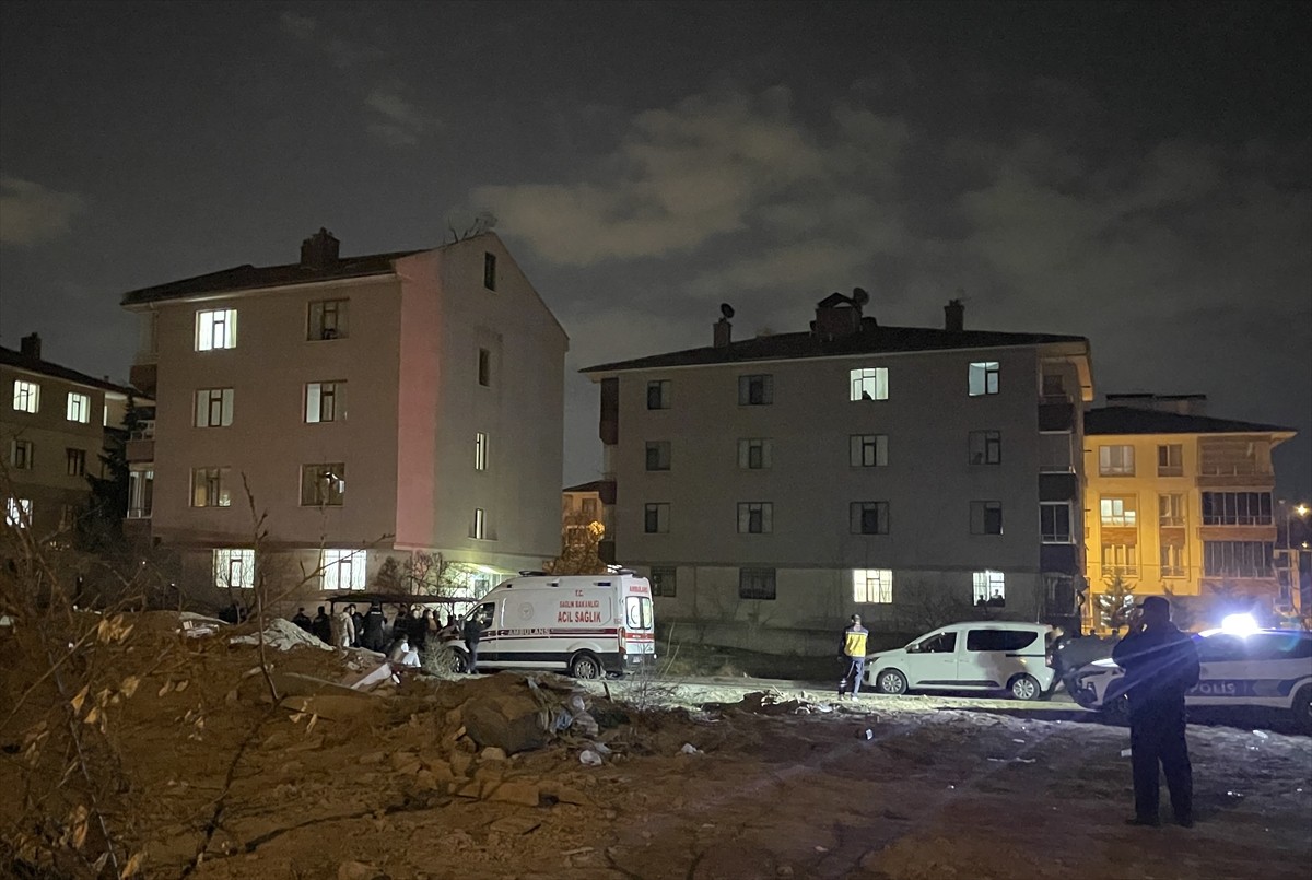 Konya'da bir kişi, boşanma aşamasındaki eşini silahla öldürüp intihar etti. Olay yerine polis ve...