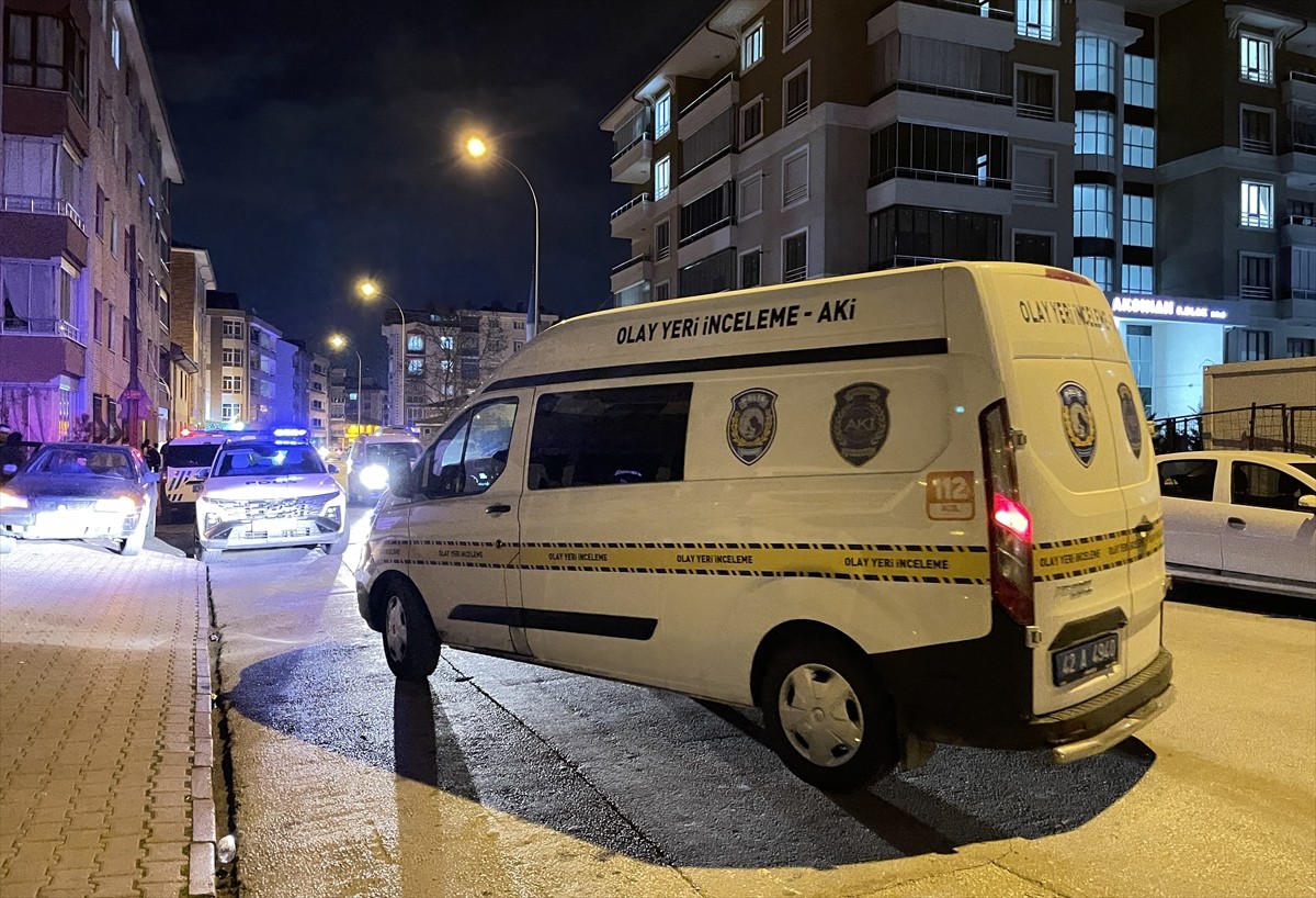 Konya'da bir kişi, boşanma aşamasındaki eşini silahla öldürüp intihar etti. Olay yerine polis ve...