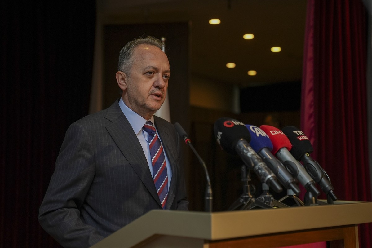 Kültür ve Turizm Bakan Yardımcısı Gökhan Yazgı (ortada), Milli Kütüphane'de düzenlenen, Geleceğe...