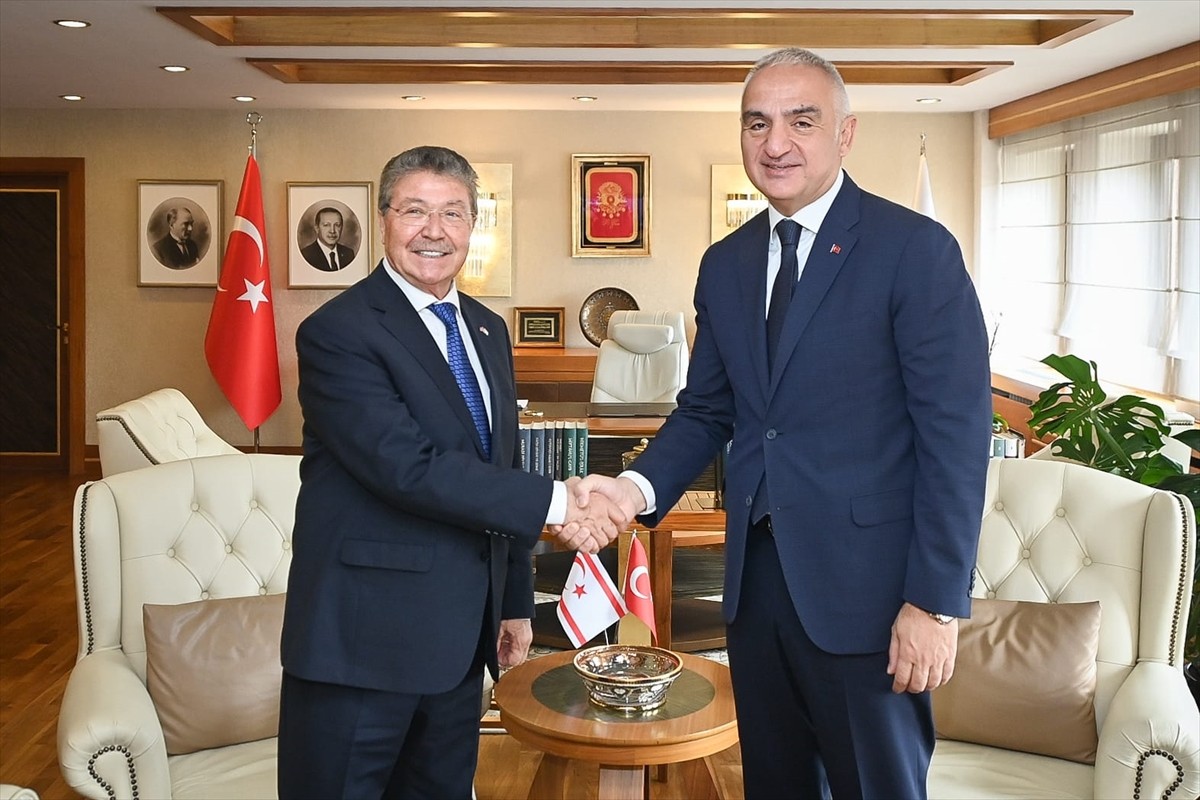 Kültür ve Turizm Bakanı Mehmet Nuri Ersoy (sağda), Kuzey Kıbrıs Türk Cumhuriyeti (KKTC) Başbakanı...