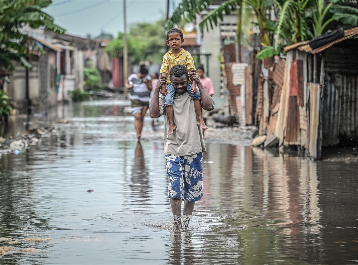 Madagaskar'ın Mahajanga bölgesinde etkili olan sağanak nedeniyle birçok noktada su baskınları...