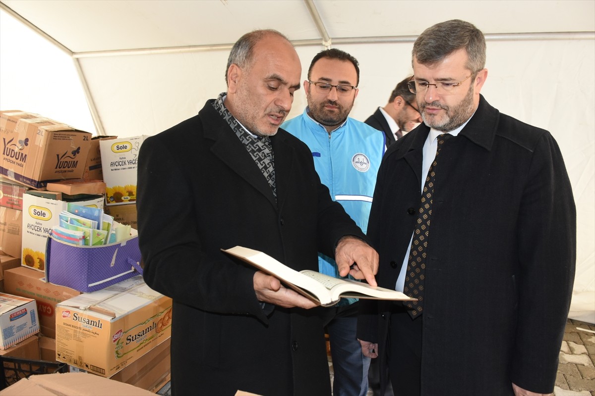 Malatya'da, yıpranmış 100 bin Kur'an-ı Kerim'in yerine yeni basılan 30 bin Kur'an'ın dağıtımına...