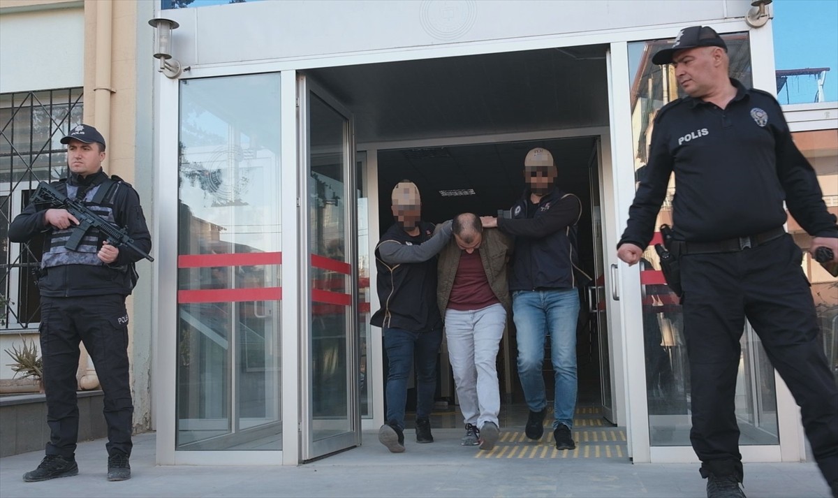 Mersin'in Mut ilçesinde, sosyal medya hesabından Cumhurbaşkanı Recep Tayyip Erdoğan ve ailesine...