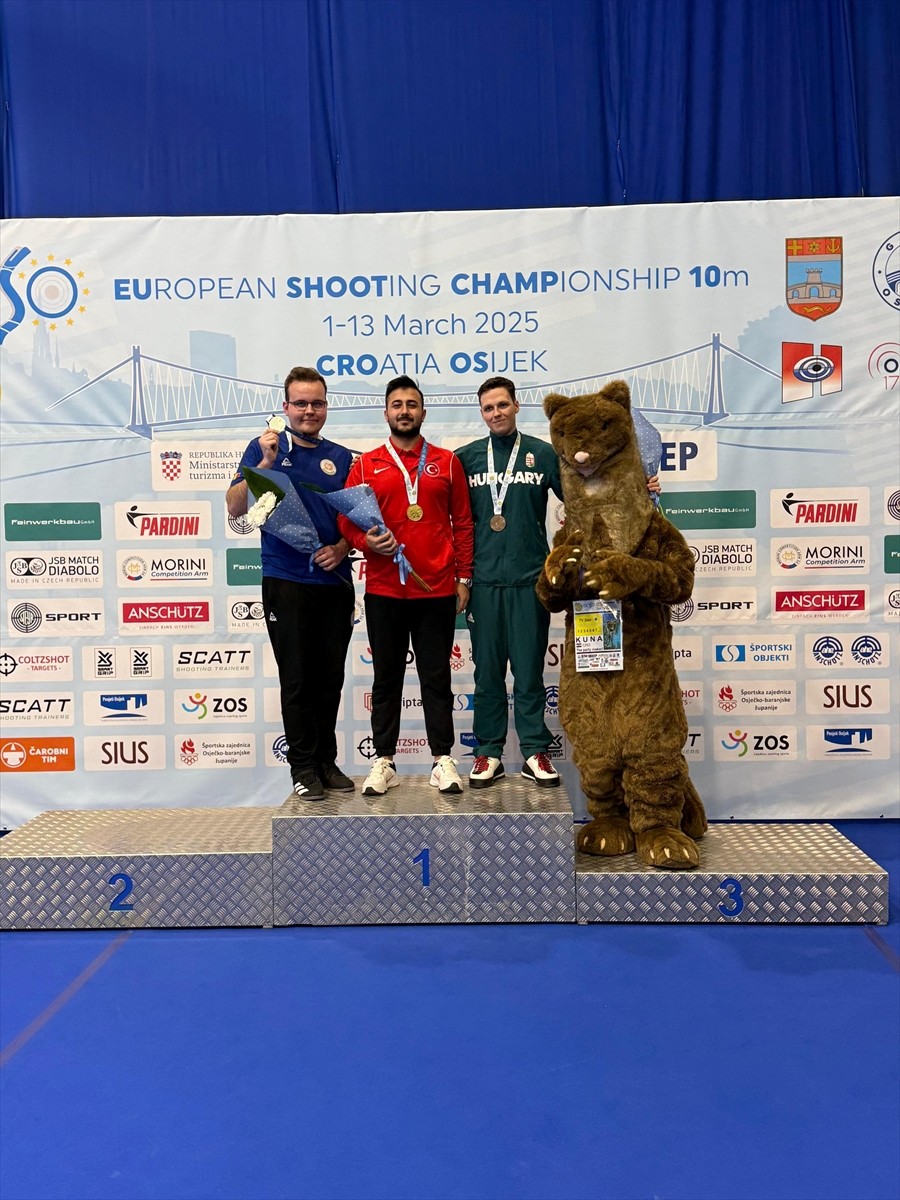 Milli atıcı Tunahan Tatoğlu, Hırvatistan'da düzenlenen Avrupa Gençler Havalı Silahlar...