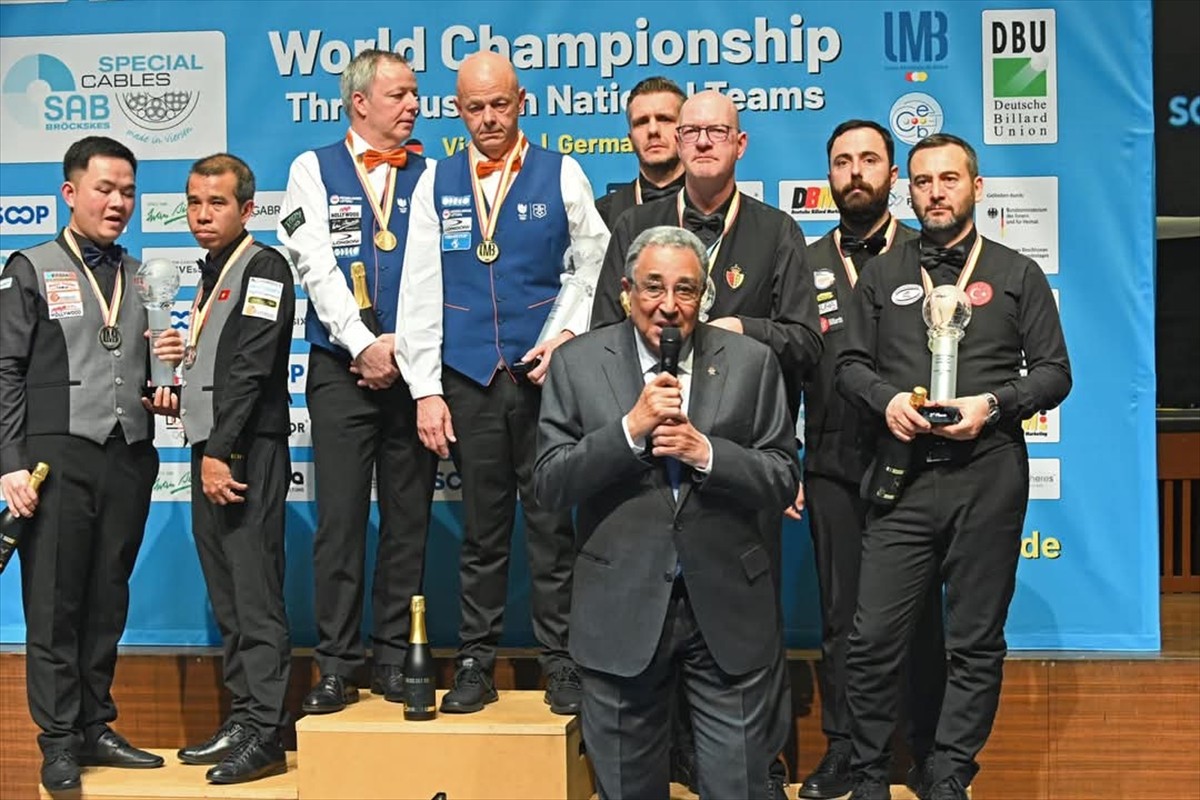 Milli bilardocular Berkay Karakurt ve Ufuk Kapusız, Almanya'da düzenlenen 3 Bant Bilardo Dünya...