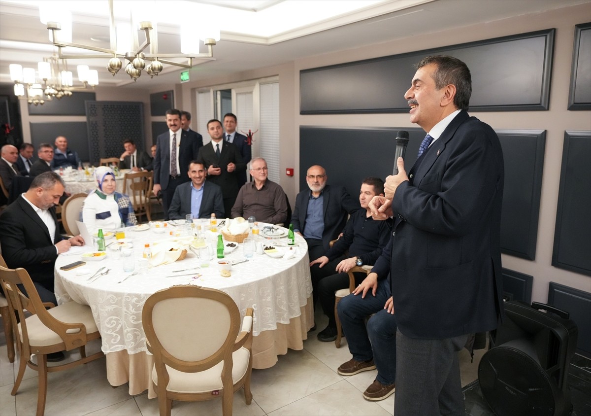 Milli Eğitim Bakanı Yusuf Tekin, Çankaya'da görev yapan okul müdürleriyle iftarda bir araya...