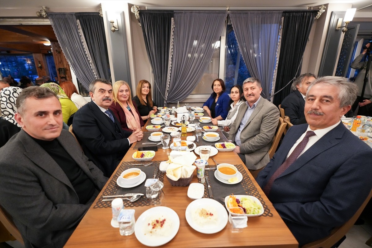 Milli Eğitim Bakanı Yusuf Tekin, Çankaya'da görev yapan okul müdürleriyle iftarda bir araya...