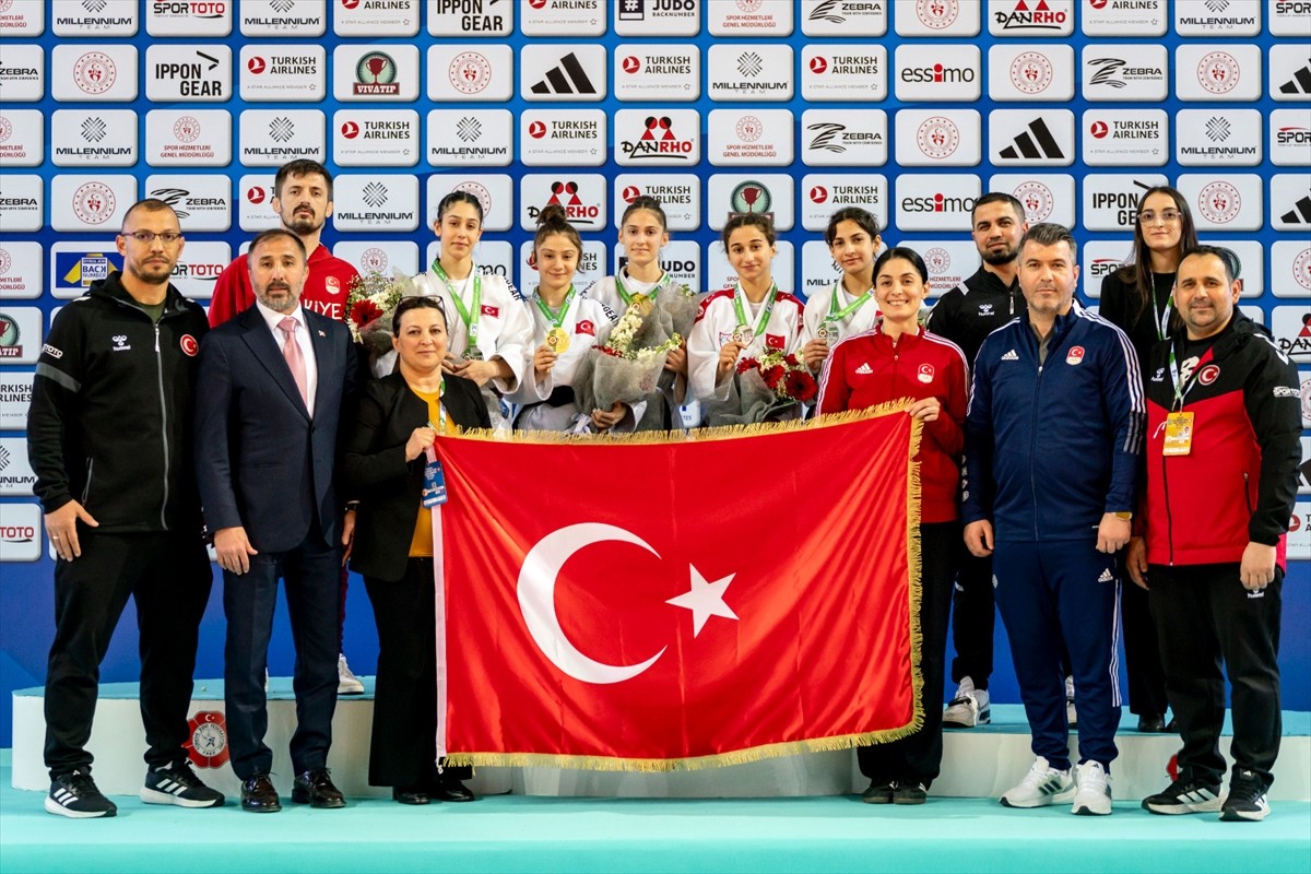 Milli judocular, Antalya'da düzenlenen Nazım Canca Ümitler Avrupa Kupası'nda 4'ü altın toplam 10...