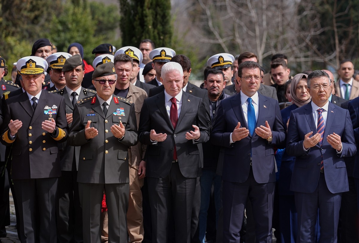 Milli Şair Mehmet Akif Ersoy, İstiklal Marşı'nın kabulünün 104. yıl dönümü dolayısıyla Edirnekapı...