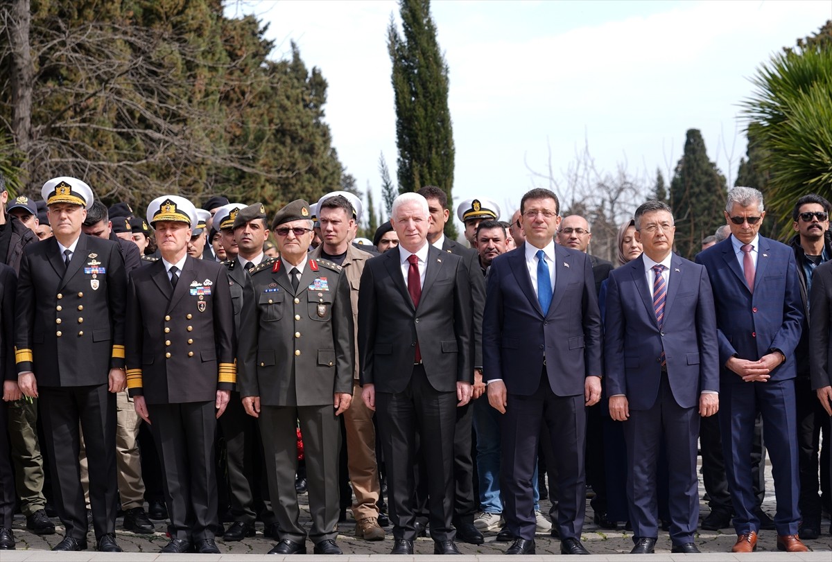 Milli Şair Mehmet Akif Ersoy, İstiklal Marşı'nın kabulünün 104. yıl dönümü dolayısıyla Edirnekapı...