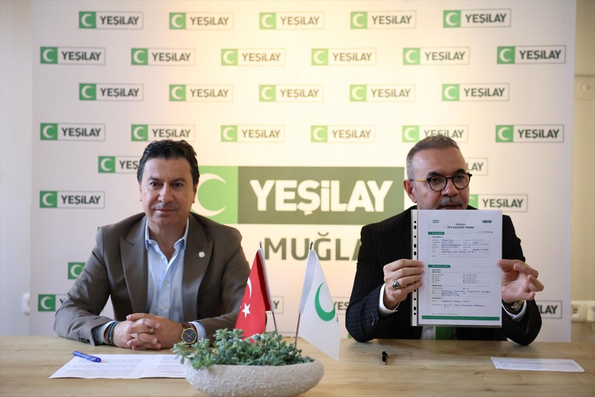 Muğla Büyükşehir Belediyesi imzalanan protokol kapsamında bağımlılıkla mücadelede Yeşilay ile...