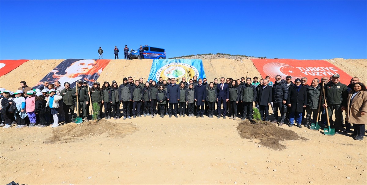  Muğla ve ilçelerinde "21 Mart Dünya Ormancılık Günü ve Orman Haftası" dolayısıyla düzenlenen...