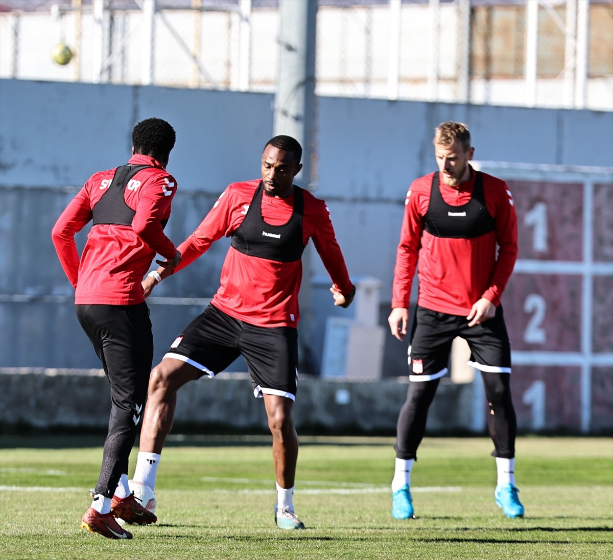 Net Global Sivasspor, Trendyol Süper Lig'in 27. haftasında sahasında Göztepe ile yapacağı maçın...