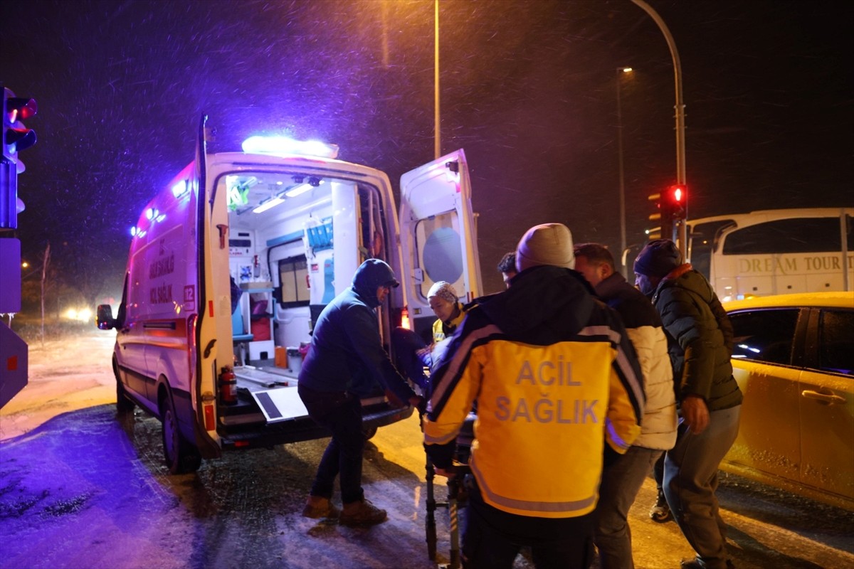 Nevşehir'de tur otobüsünün çarpması sonucu yaralanan kişi tedavi altına alındı. 
