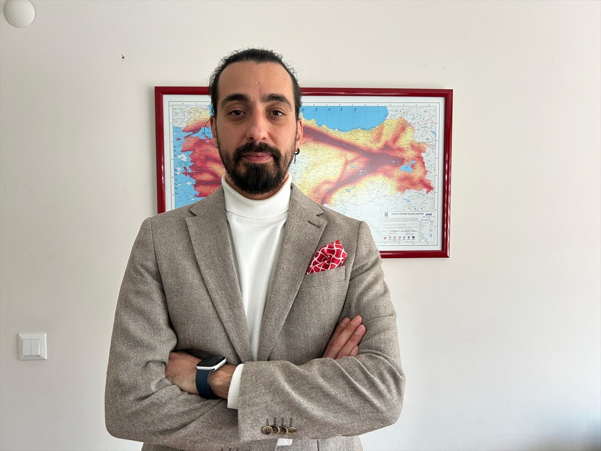 Olası büyük İstanbul depremine karşı hazırlıklarda kentsel dönüşüm çalışmaları öne çıkarken...