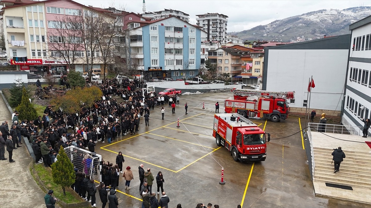 Ordu'da, 1-7 Mart Deprem Haftası kapsamında deprem ve tahliye tatbikatı gerçekleştirildi....
