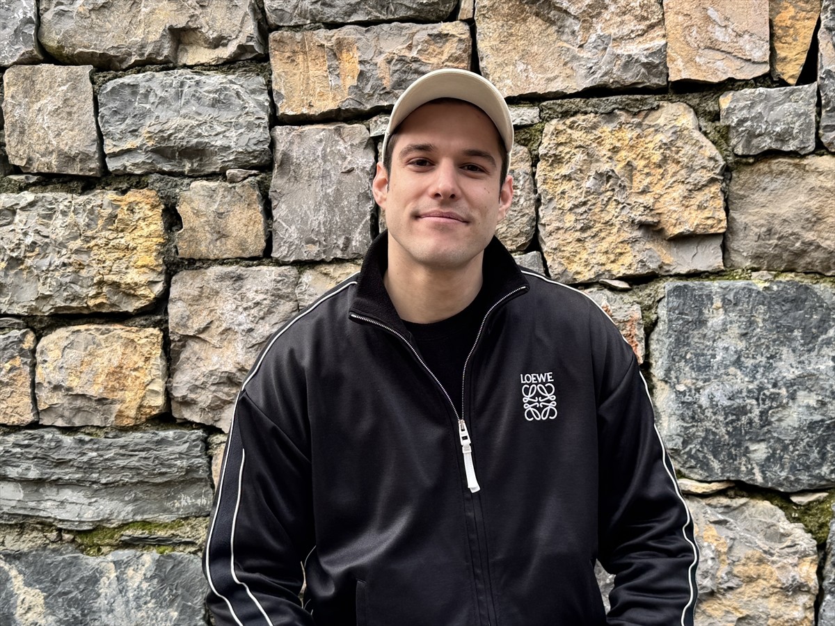 "Şarlo" karakteri ile özdeşleşen, İngiliz sinema yönetmeni, oyuncu, yazar, besteci, kurgucu ve...