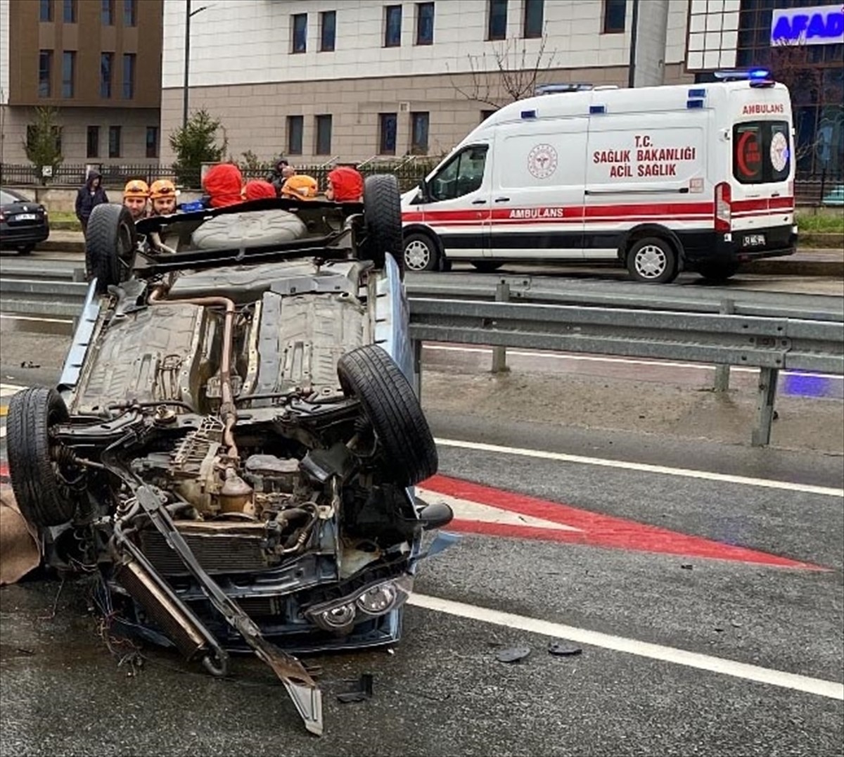 Rize'de otomobilin cipe ve aydınlatma direğine çarparak takla atması sonucu bir kişi hayatını...