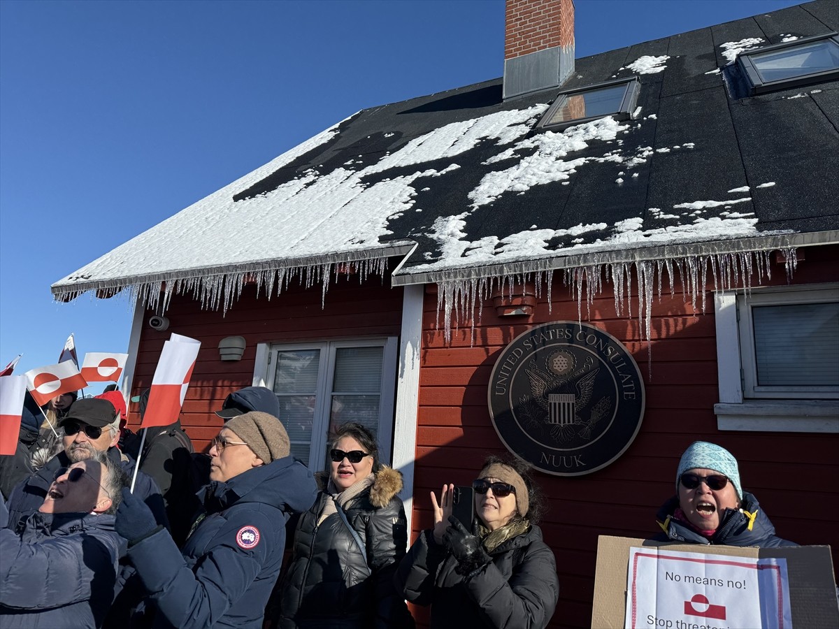 rönland'da yaklaşık 1000 kişilik grup, ABD Başkanı Donald Trump'ın Ada'nın ilhak edileceğine...