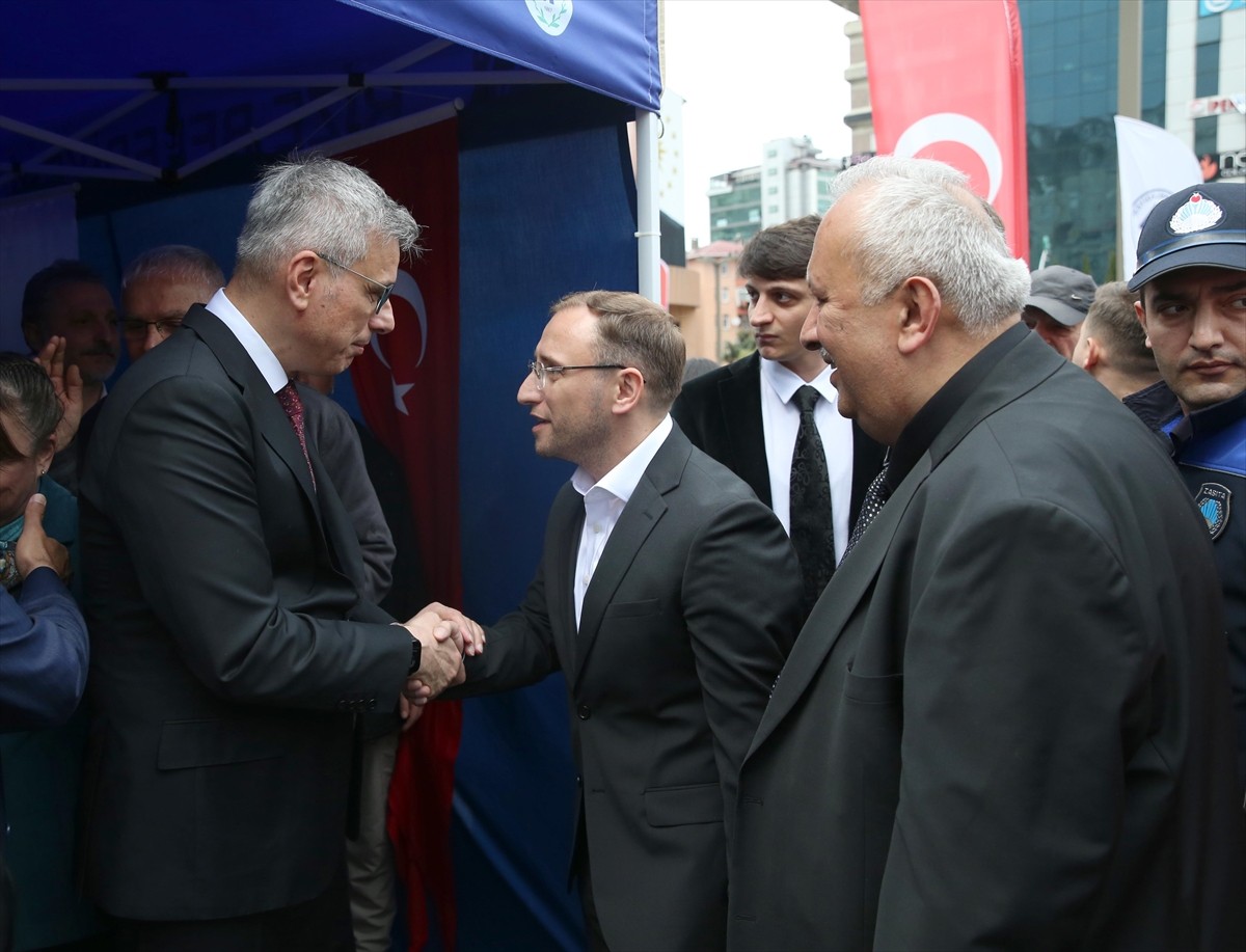 Sağlık Bakanı Kemal Memişoğlu (solda), Rize Valiliği ve Belediye Başkanlığı tarafından 15 Temmuz...