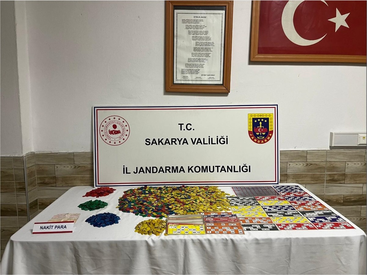 Sakarya ve Kocaeli'de kumar oynadıkları gerekçesiyle 73 kişiye 675 bin 31 lira idari para cezası...