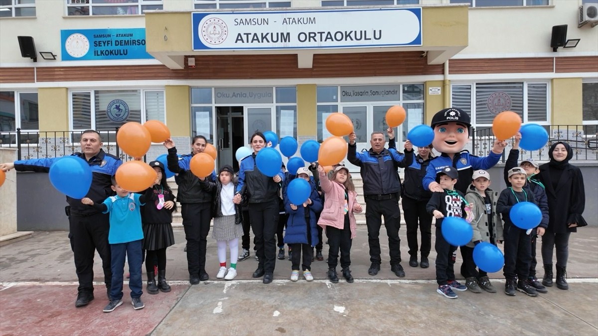 Samsun'da polis ekipleri, Down sendromlu ilkokul öğrencisi Derin Toprak'a sürpriz ziyaret...