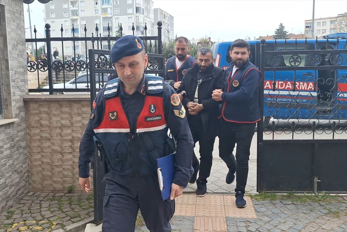 Samsun'un Bafra ilçesinde enerji nakil kablo hırsızlığı yapan kişi jandarma ekiplerince gözaltına...